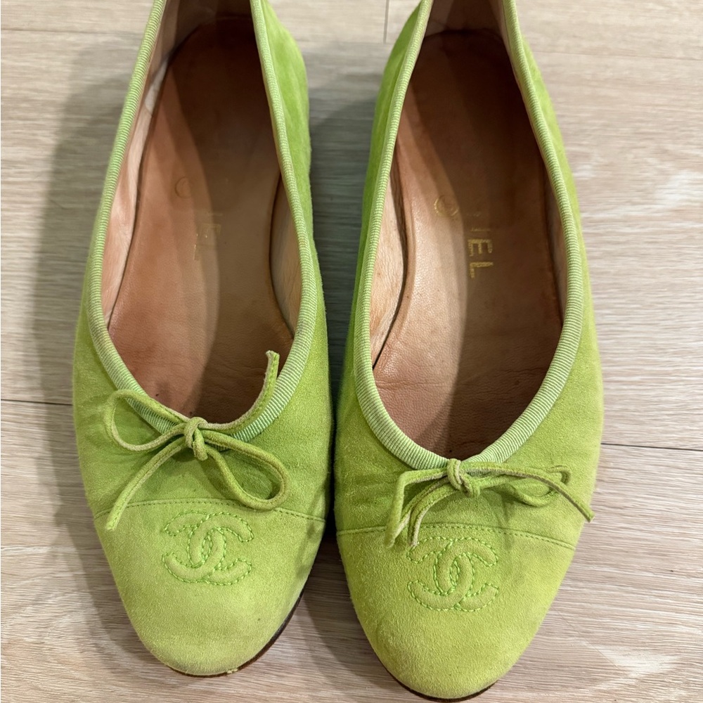 Rare CHANEL Lime Green Suede Flats